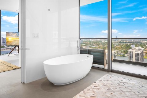 Copropriété à louer à Hallandale Beach, Floride: 4 chambres, 236.44 m2 № 1977256 - photo 25