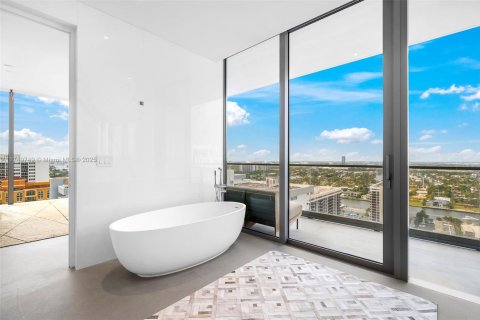 Copropriété à louer à Hallandale Beach, Floride: 4 chambres, 236.44 m2 № 1977256 - photo 24