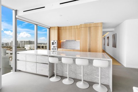 Copropriété à louer à Hallandale Beach, Floride: 4 chambres, 236.44 m2 № 1977256 - photo 7