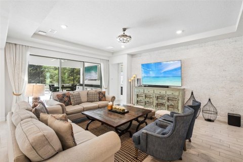 House in Orlando, Florida 7 bedrooms, 414.16 sq.m. № 2238047 - photo 10