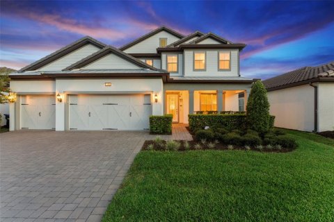 House in Orlando, Florida 7 bedrooms, 414.16 sq.m. № 2238047