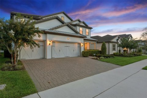 House in Orlando, Florida 7 bedrooms, 414.16 sq.m. № 2238047 - photo 2