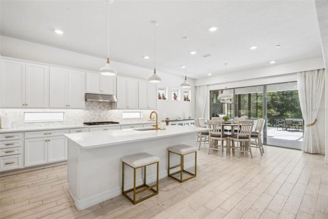 House in Orlando, Florida 7 bedrooms, 414.16 sq.m. № 2238047 - photo 15