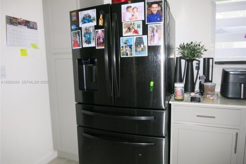 Снять в аренду таунхаус в Флорида-Сити, Флорида 3 спальни, 133.13м2, № 2067800 - фото 3