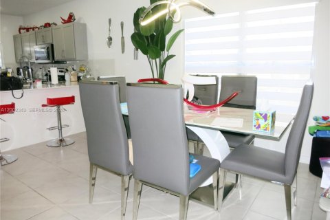 Снять в аренду таунхаус в Флорида-Сити, Флорида 3 спальни, 133.13м2, № 2067800 - фото 9