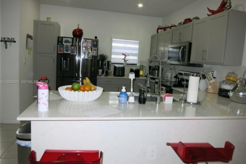 Снять в аренду таунхаус в Флорида-Сити, Флорида 3 спальни, 133.13м2, № 2067800 - фото 4
