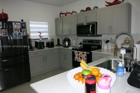 Снять в аренду таунхаус в Флорида-Сити, Флорида 3 спальни, 133.13м2, № 2067800 - фото 6