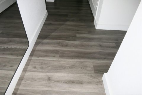 Снять в аренду таунхаус в Флорида-Сити, Флорида 3 спальни, 133.13м2, № 2067800 - фото 19