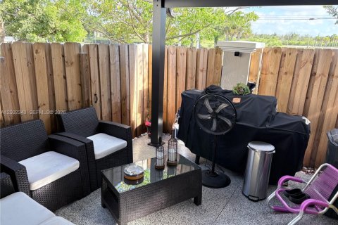 Снять в аренду таунхаус в Флорида-Сити, Флорида 3 спальни, 133.13м2, № 2067800 - фото 23