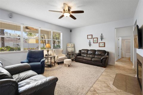 House in DeLand, Florida 5 bedrooms, 314.75 sq.m. № 1718337 - photo 17