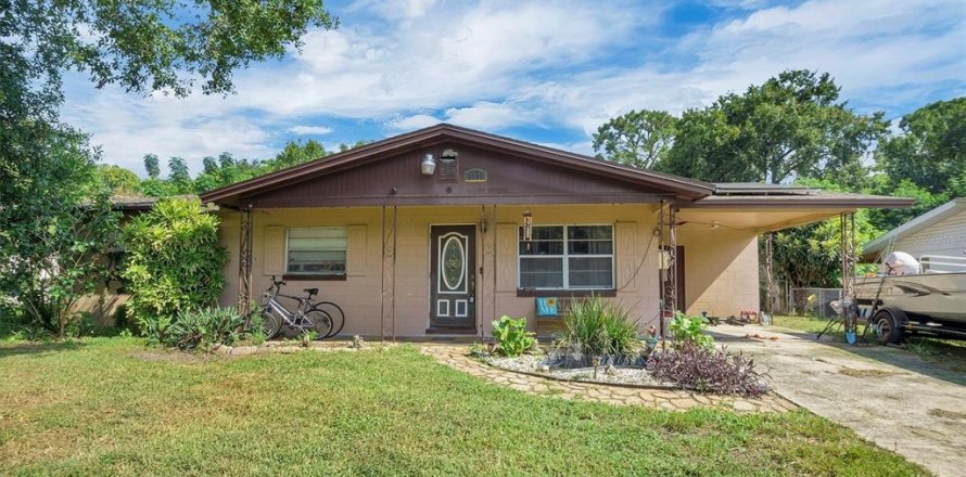 House in Auburndale, Florida 3 bedrooms, 95.22 sq.m. № 1918945
