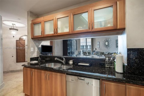 Купить кондоминиум в Серфсайд, Флорида 2 спальни, 161.65м2, № 2004292 - фото 11