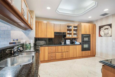 Купить кондоминиум в Серфсайд, Флорида 2 спальни, 161.65м2, № 2004292 - фото 10