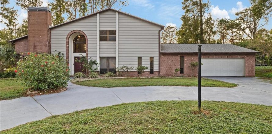 House in Temple Terrace, Florida 5 bedrooms, 284.1 sq.m. № 1440788