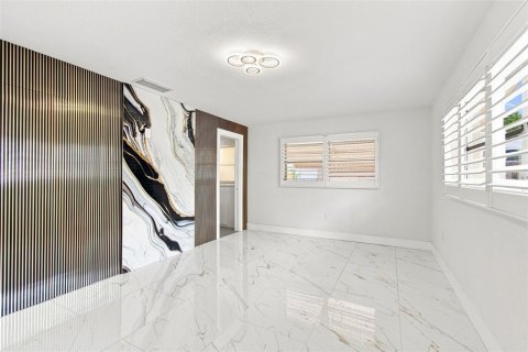 House in Saint Petersburg, Florida 4 bedrooms, 172.43 sq.m. № 2349230 - photo 27