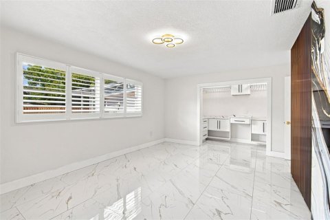 House in Saint Petersburg, Florida 4 bedrooms, 172.43 sq.m. № 2349230 - photo 30
