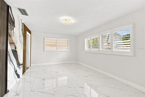 House in Saint Petersburg, Florida 4 bedrooms, 172.43 sq.m. № 2349230 - photo 26
