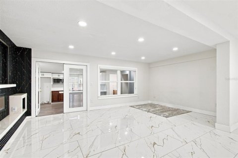 House in Saint Petersburg, Florida 4 bedrooms, 172.43 sq.m. № 2349230 - photo 7
