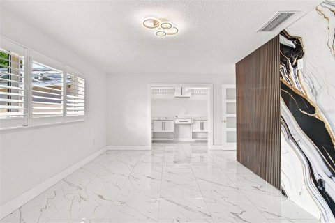 House in Saint Petersburg, Florida 4 bedrooms, 172.43 sq.m. № 2349230 - photo 29