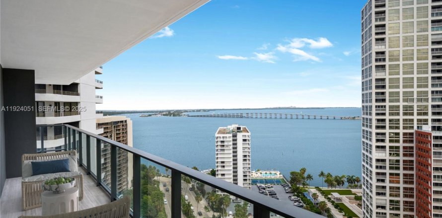 Кондоминиум с 2 спальнями в Майами, Флорида № 1987125