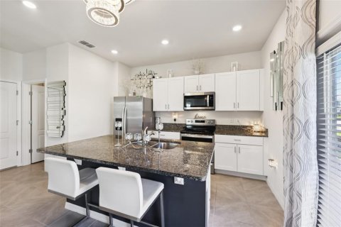 House in New Smyrna Beach, Florida 3 bedrooms, 149.94 sq.m. № 2103080 - photo 7