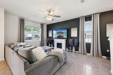 House in New Smyrna Beach, Florida 3 bedrooms, 149.94 sq.m. № 2103080 - photo 5