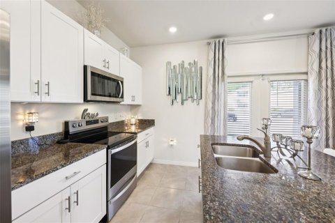House in New Smyrna Beach, Florida 3 bedrooms, 149.94 sq.m. № 2103080 - photo 9