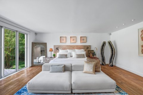 Casa en venta en Miami, Florida, 5 dormitorios, 354.33 m2 № 1964397 - foto 30