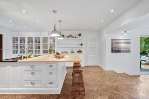 Купить виллу или дом в Майами, Флорида 5 спален, 354.33м2, № 1964397 - фото 24