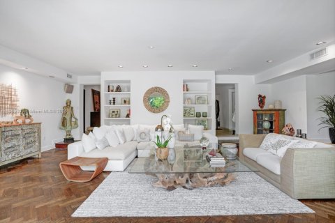 Купить виллу или дом в Майами, Флорида 5 спален, 354.33м2, № 1964397 - фото 9