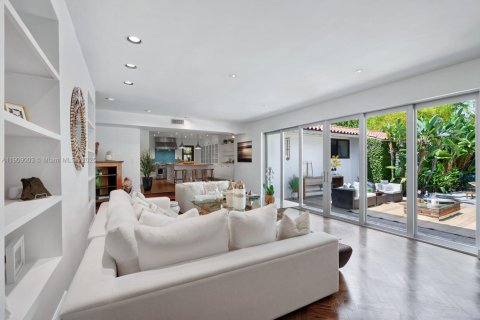 Купить виллу или дом в Майами, Флорида 5 спален, 354.33м2, № 1964397 - фото 22