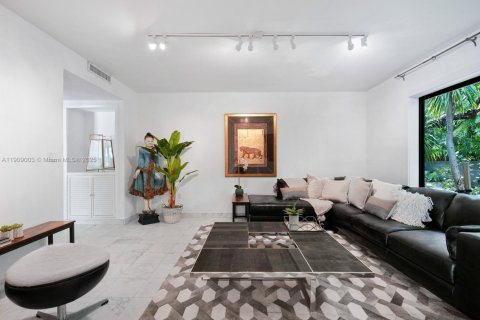 Купить виллу или дом в Майами, Флорида 5 спален, 354.33м2, № 1964397 - фото 29