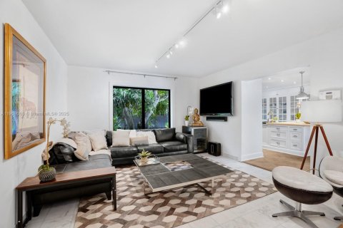 Купить виллу или дом в Майами, Флорида 5 спален, 354.33м2, № 1964397 - фото 14