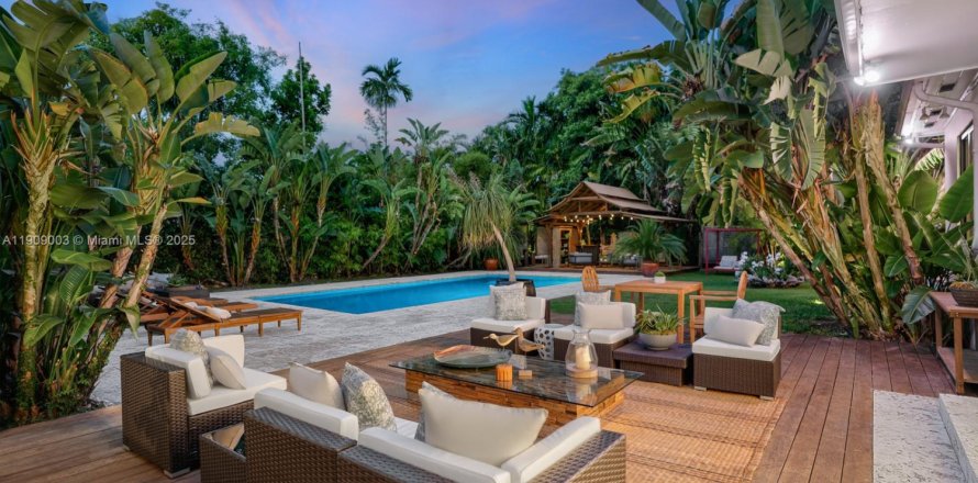 Дом в Майами, Флорида 5 спален, 354.33м2 № 1964397