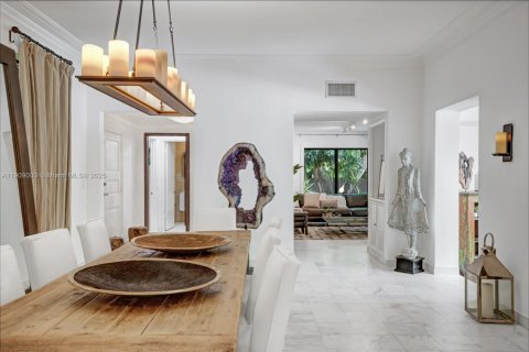 Купить виллу или дом в Майами, Флорида 5 спален, 354.33м2, № 1964397 - фото 28