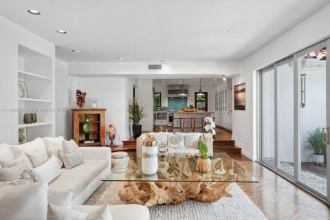 Купить виллу или дом в Майами, Флорида 5 спален, 354.33м2, № 1964397 - фото 21