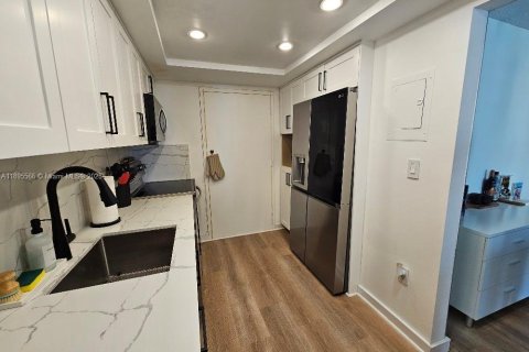 Condo in Aventura, Florida, 1 bedroom  № 2055035