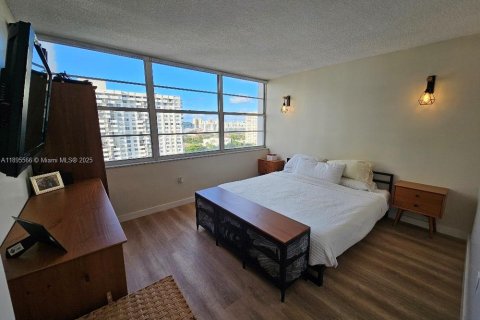 Condo in Aventura, Florida, 1 bedroom № 2055035 - photo 12