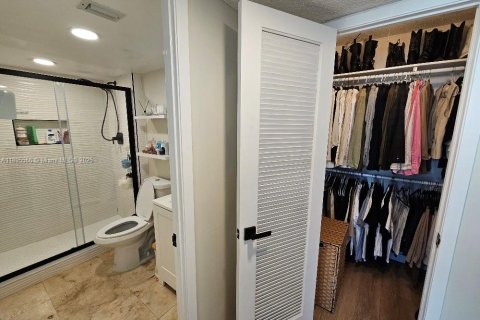 Condo in Aventura, Florida, 1 bedroom № 2055035 - photo 9