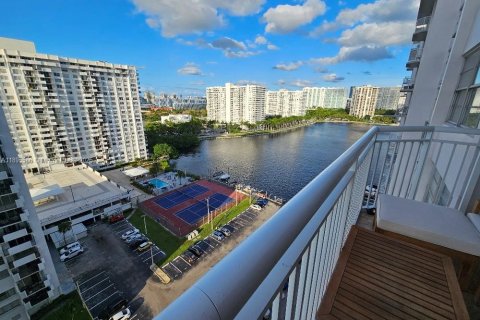 Condo in Aventura, Florida, 1 bedroom № 2055035 - photo 17