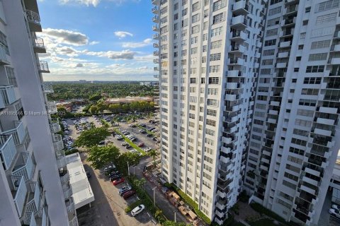 Condo in Aventura, Florida, 1 bedroom № 2055035 - photo 19