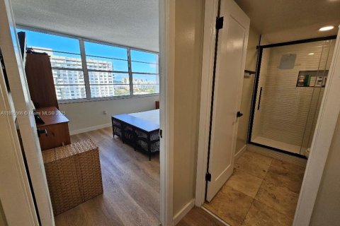 Condo in Aventura, Florida, 1 bedroom № 2055035 - photo 11