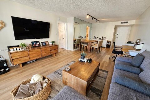 Condo in Aventura, Florida, 1 bedroom № 2055035 - photo 8