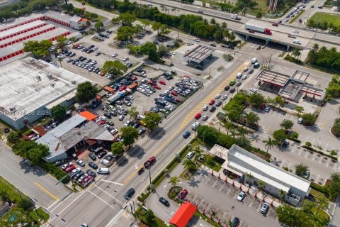 Commercial property in Miami Gardens, Florida № 1707502 - photo 10