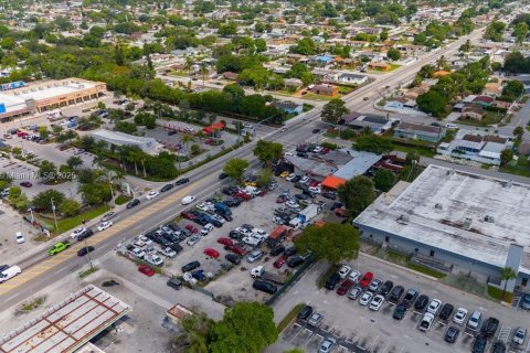Commercial property in Miami Gardens, Florida № 1707502 - photo 15