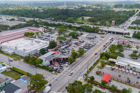 Commercial property in Miami Gardens, Florida № 1707502 - photo 3