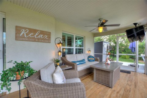 House in Frostproof, Florida 2 bedrooms, 164.58 sq.m. № 1662236 - photo 10