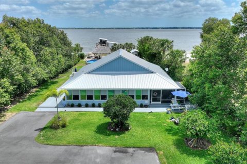 House in Frostproof, Florida 2 bedrooms, 164.58 sq.m. № 1662236 - photo 7