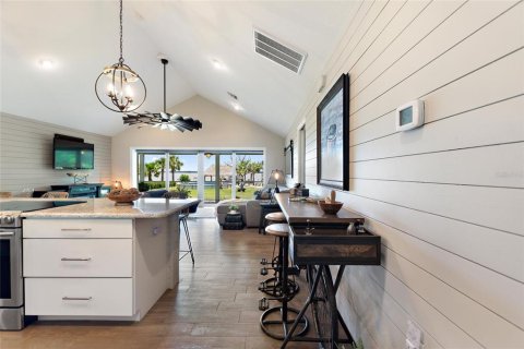 House in Frostproof, Florida 2 bedrooms, 164.58 sq.m. № 1662236 - photo 13