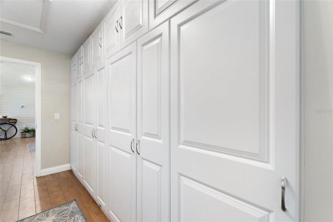 House in Frostproof, Florida 2 bedrooms, 164.58 sq.m. № 1662236 - photo 20